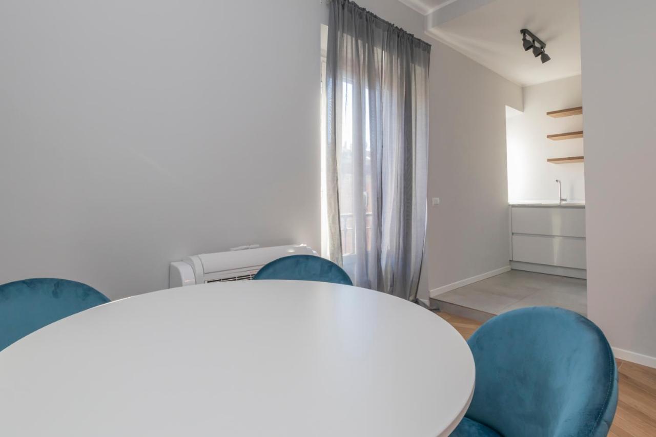 Luxury Apartment In Downtown - Curtatone 4 Milan Bagian luar foto